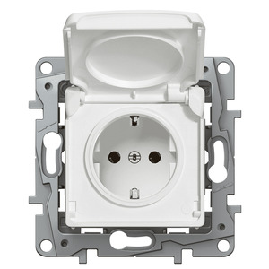 NILOE IP44 1-GANG SOCKET OUTLET SCHUKO